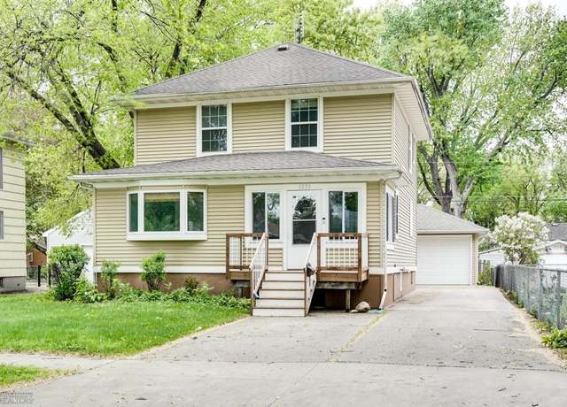 Property at 1250 8th St N, Fargo, ND 58102, 3 beds, 3 baths