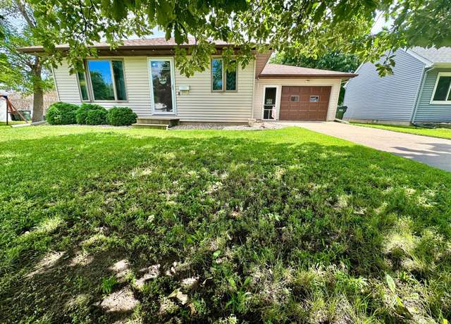 Property at 719 Fair St, Saint Peter, MN 56082, 3 beds, 1 bath