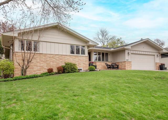 Property at 3509 NE Coolidge St NE, Saint Anthony, MN 55418, 5 beds, 3 baths