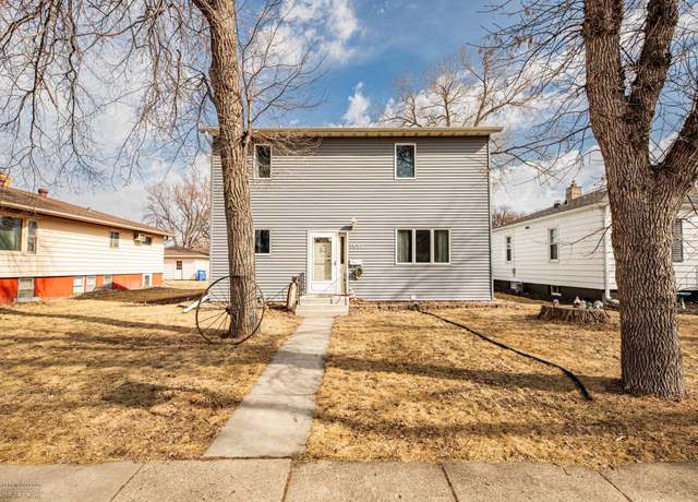 Property at 1537 9th St N, Fargo, ND 58102, 3 beds, 2 baths