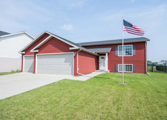 Property at 1334 44th Ave S, Moorhead, MN 56560, 4 beds, 3 baths