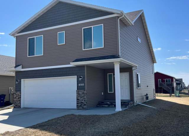 Property at 4505 19th St S, Moorhead, MN 56560, 3 beds, 3 baths