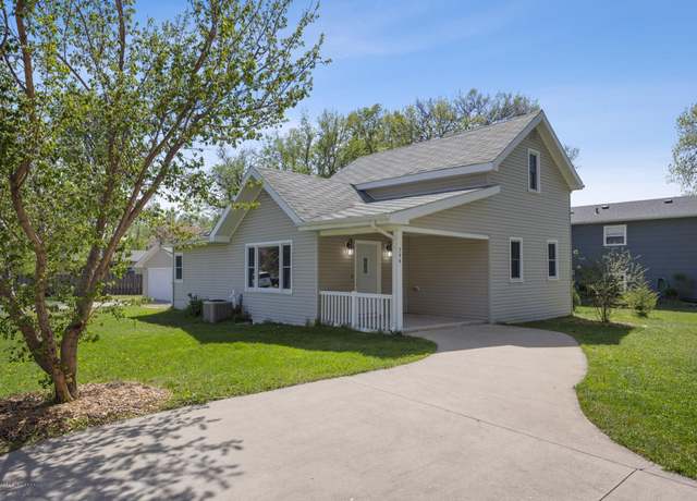 Property at 744 4th St S, Casselton, ND 58012, 3 beds, 2 baths