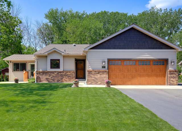 Property at 1617 Lakewood Dr N, Maplewood, MN 55119, 4 beds, 2 baths