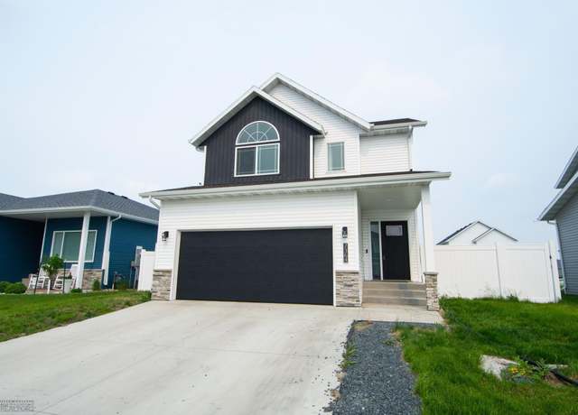Property at 7364 27th St S, Fargo, ND 58104, 4 beds, 4 baths