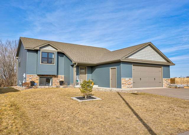Property at 541 Prairie Rd, New Richmond, WI 54017, 4 beds, 3 baths