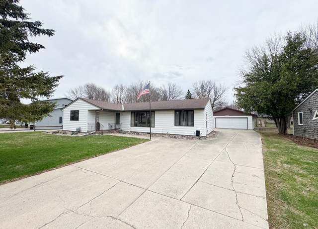 Property at 1525 S Shore Dr, Worthington, MN 56187, 3 beds, 2 baths