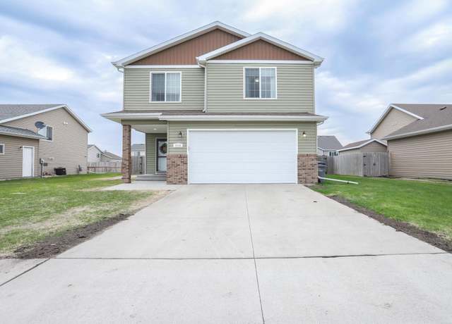 Property at 4244 18th St S, Moorhead, MN 56560, 3 beds, 3 baths