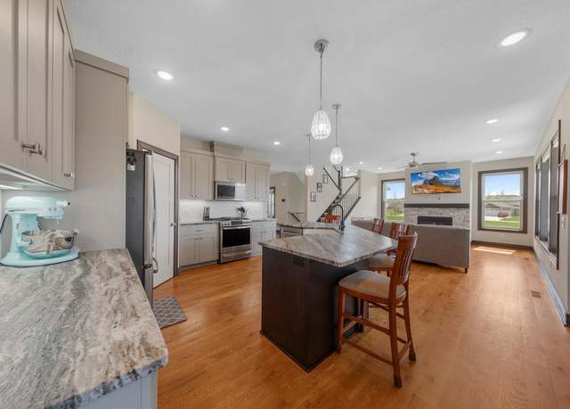 Property at 2120 Violet Ln, Faribault, MN 55021, 5 beds, 4 baths
