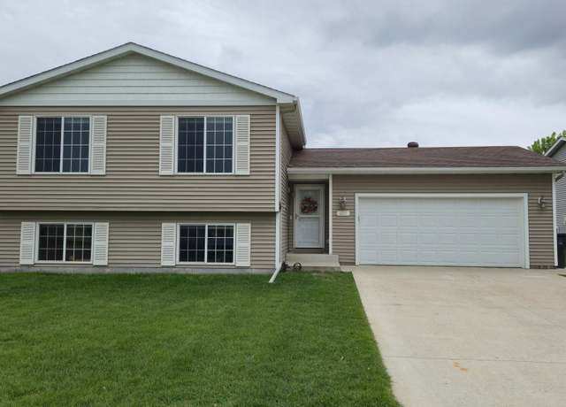 Property at 601 25th Ave NW, Austin, MN 55912, 4 beds, 2 baths