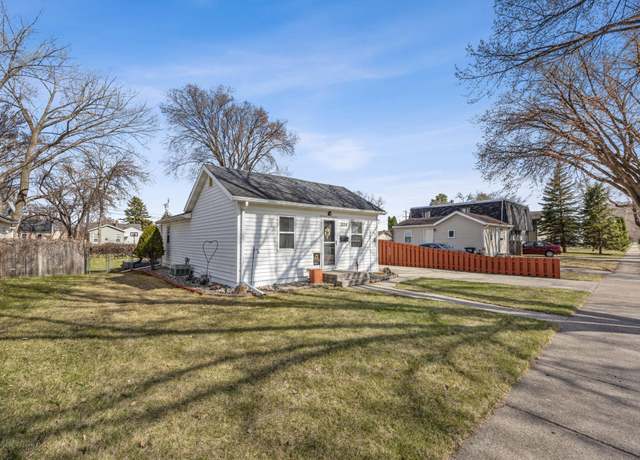 Property at 1334 14th St S, Fargo, ND 58103, 2 beds, 1 bath