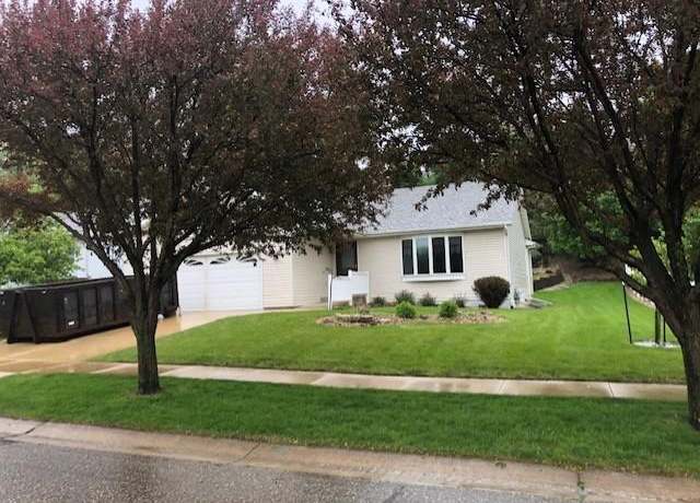 Property at 2023 Woodcrest Ln SW, Rochester, MN 55902, 3 beds, 3 baths