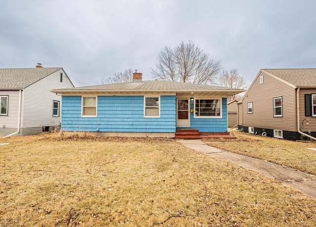 Property at 1625 11th St N, Fargo, ND 58102, 4 beds, 2 baths