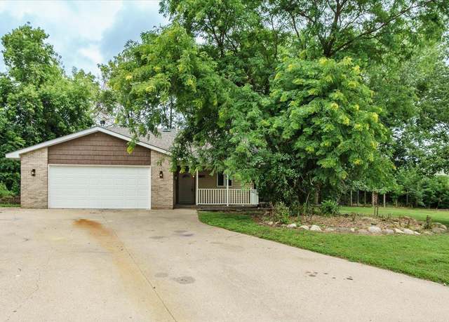 Property at 819 Dorland Rd S, Maplewood, MN 55119, 4 beds, 2 baths