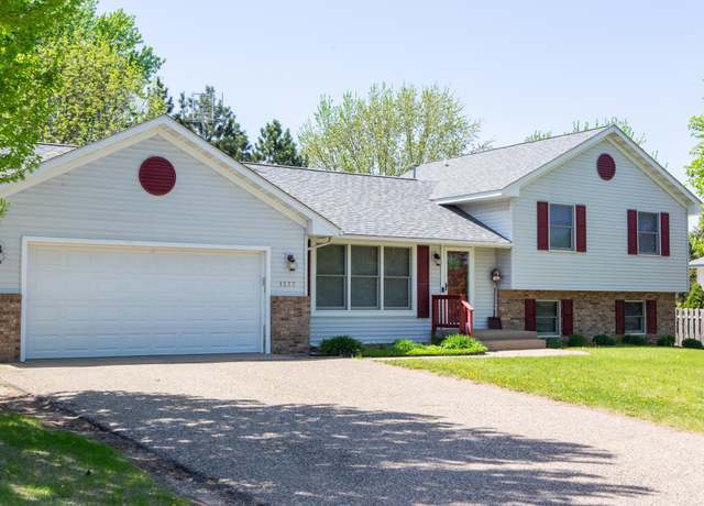 Property at 1377 Parkview Dr, New Richmond, WI 54017, 3 beds, 2 baths