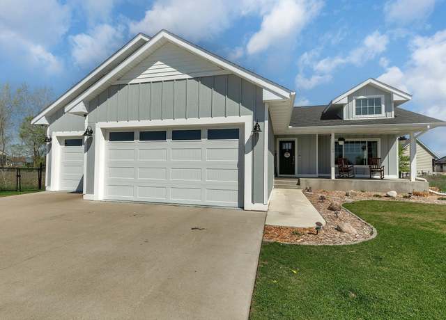 Property at 1105 18th St S, Sartell, MN 56377, 4 beds, 4 baths