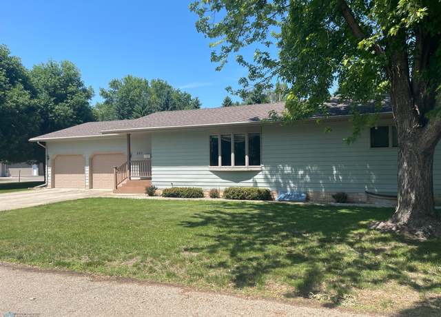 Property at 401 8th Ave E, Lisbon, ND 58054, 5 beds, 2 baths