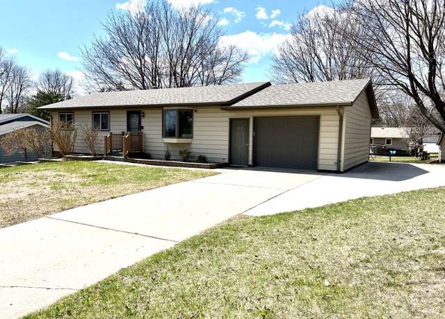 Property at 1212 12th St SE, Willmar, MN 56201, 3 beds, 2 baths