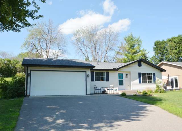 Property at 620 Saxony Cir, Chaska, MN 55318, 3 beds, 2 baths