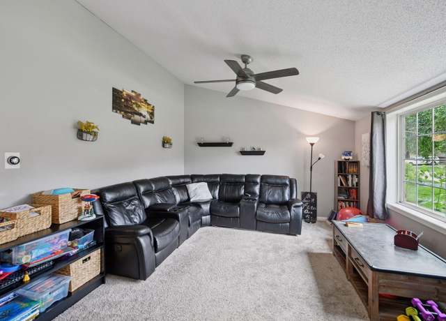 Property at 620 Saxony Cir, Chaska, MN 55318, 3 beds, 2 baths
