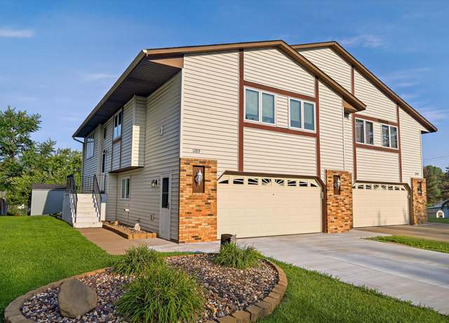 Property at 1289 Farrell St N, Maplewood, MN 55119, 3 beds, 2 baths