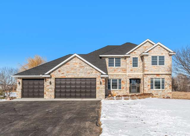 Property at 800 Hahn Dr, Shakopee, MN 55379, 4 beds, 4 baths