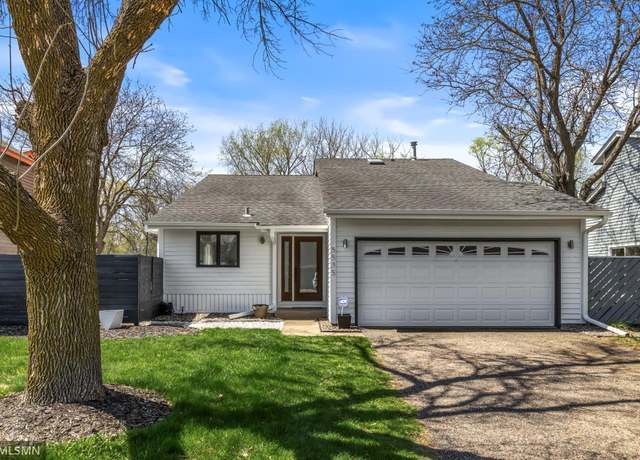 Property at 5535 Knoll Dr, Shoreview, MN 55126, 3 beds, 2 baths