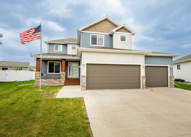 Property at 6086 58th Ave S, Fargo, ND 58104, 5 beds, 4 baths