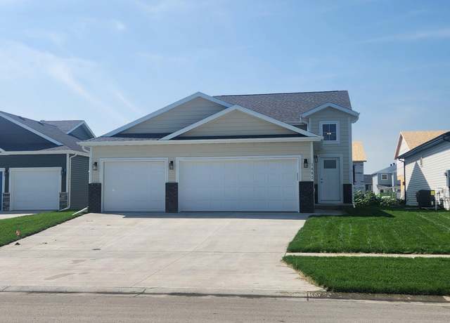 Property at 1482 66th Ave S, Fargo, ND 58104, 4 beds, 2 baths