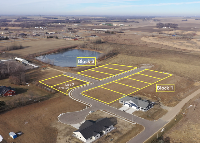 Property at 102 Prairie Rose Dr, Blue Earth, MN 56013