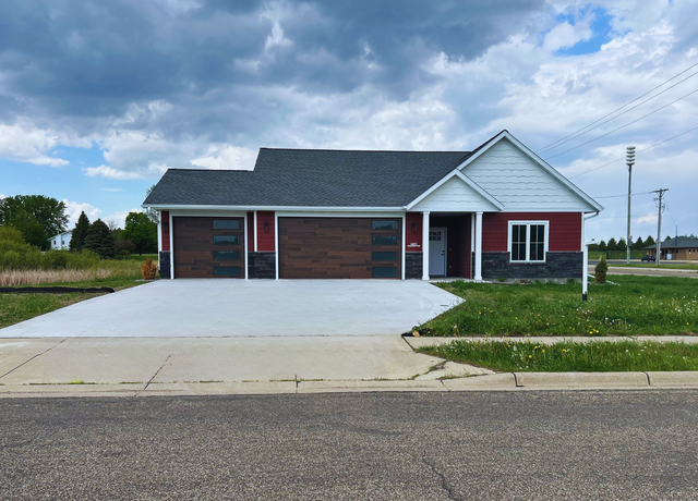 Property at 480 Stoneridge Ln NE, Owatonna, MN 55060, 3 beds, 2 baths