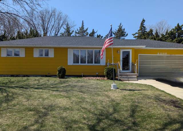 Property at 2200 13th St SW, Austin, MN 55912, 3 beds, 2 baths