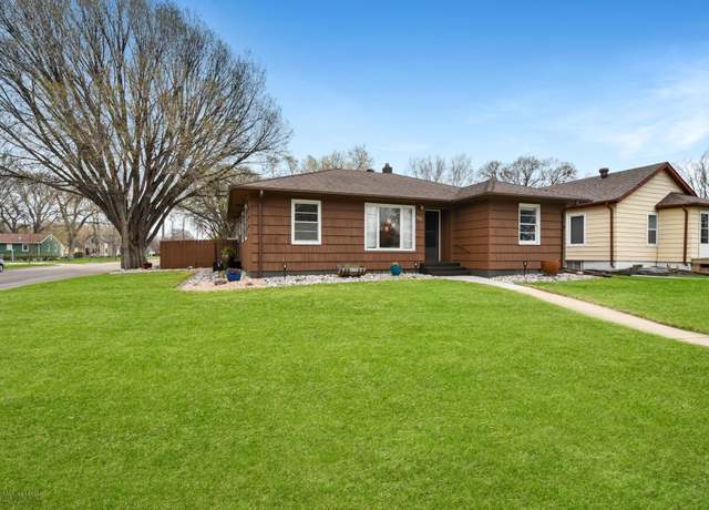 Property at 322 12th St N, Moorhead, MN 56560, 4 beds, 3 baths