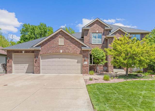 Property at 9934 Walnut Grove Ln N, Maple Grove, MN 55311, 5 beds, 4 baths