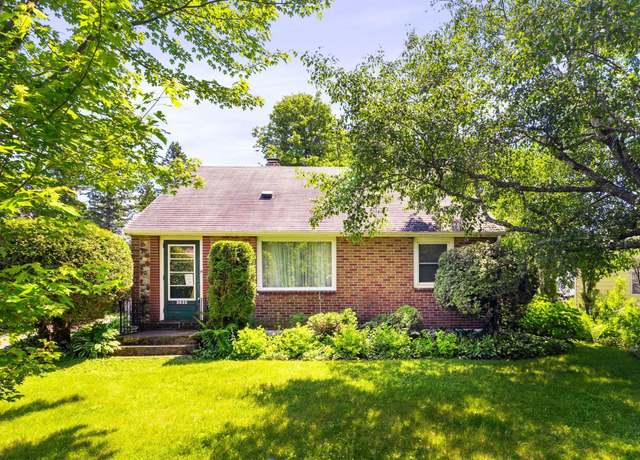 Property at 2622 Nanticoke St, Duluth, MN 55811, 3 beds, 2 baths