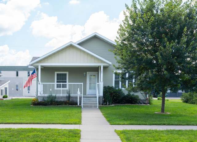 Property at 156 19th Ave N, Saint Cloud, MN 56303, 3 beds, 2 baths