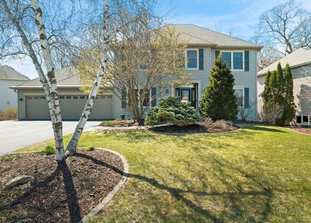 Property at 727 Lake Susan Hills Dr, Chanhassen, MN 55317, 4 beds, 3 baths