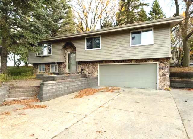 Property at 1000 16th St NE, Willmar, MN 56201, 3 beds, 2 baths