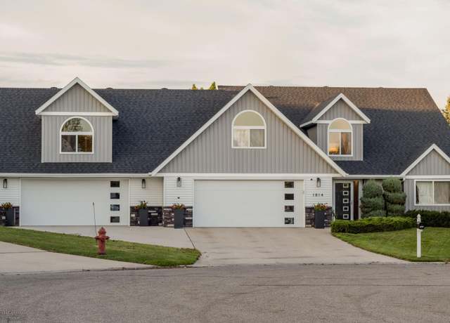 Property at 1814 Brentwood Ct, West Fargo, ND 58078, 5 beds, 3 baths