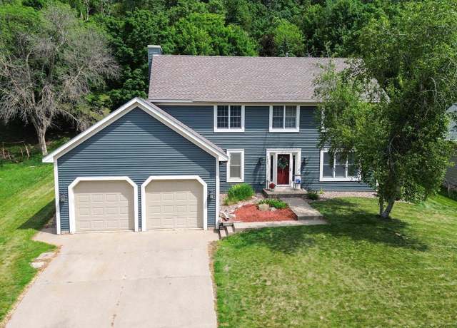Property at 1497 Golf View Dr, River Falls, WI 54022, 4 beds, 3 baths
