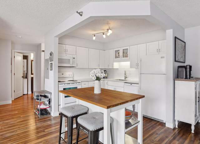 Property at 78 10th St E #402, Saint Paul, MN 55101, 1 bed, 1 bath