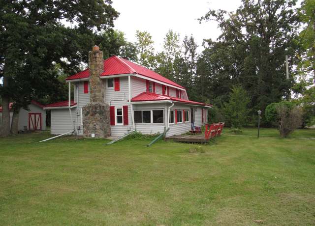 Property at 205 King St S, Backus, MN 56435, 4 beds, 2 baths