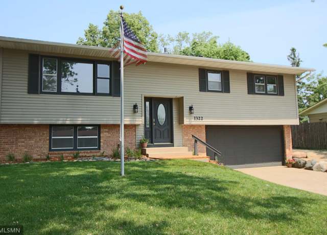 Property at 1322 17th St W, Hastings, MN 55033, 3 beds, 2 baths