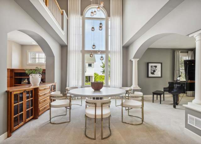 Property at 16863 Dynamic Dr, Lakeville, MN 55044, 5 beds, 5 baths