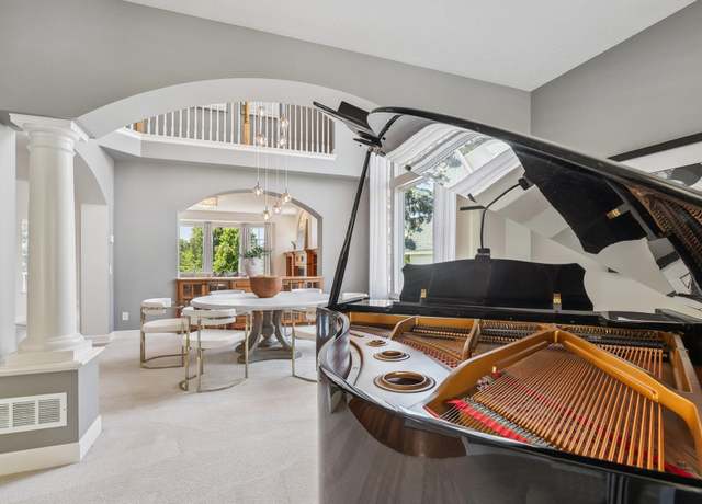 Property at 16863 Dynamic Dr, Lakeville, MN 55044, 5 beds, 5 baths