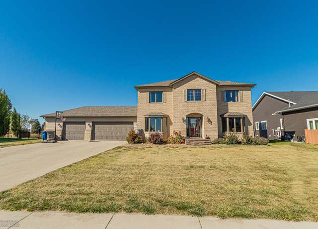 Property at 3021 41st Ave Ct S, Moorhead, MN 56560, 4 beds, 4 baths