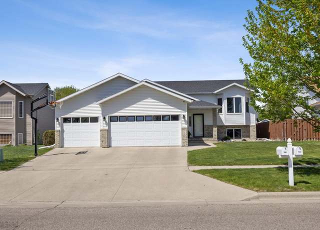 Property at 724 16th Ave W, West Fargo, ND 58078, 4 beds, 3 baths