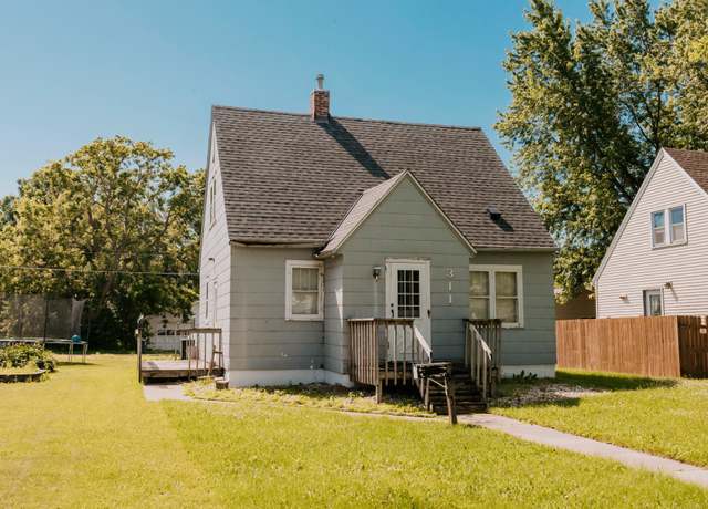 Property at 311 W 9th St, Morris, MN 56267, 3 beds, 1 bath