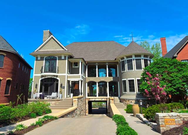 Property at 1600 Kenwood Pkwy, Minneapolis, MN 55405, 3 beds, 4 baths