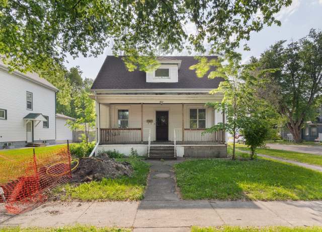 Property at 824 9th St N, Fargo, ND 58102, 4 beds, 2 baths